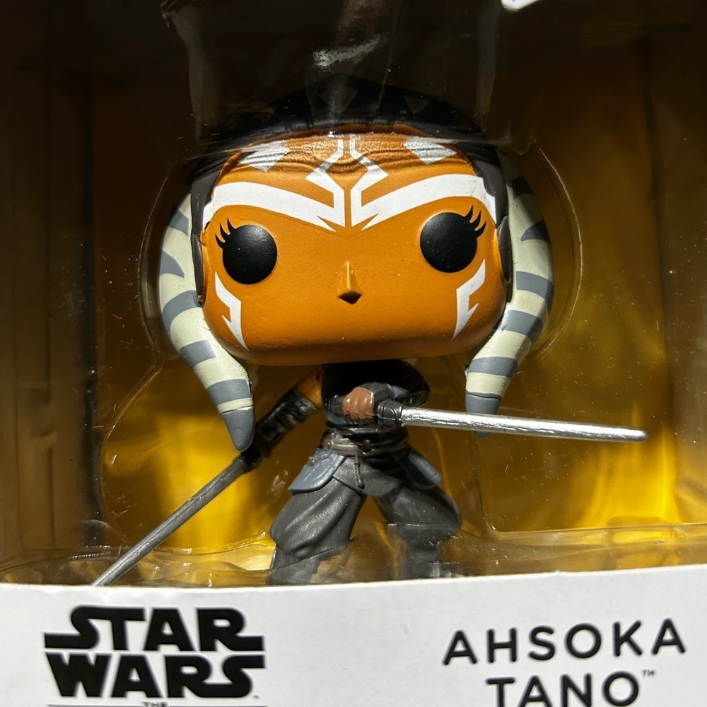 ☀️NWT- 2024 Hallmark Funko Pop Ahsoka Tano Ornament - Picture 6 of 6